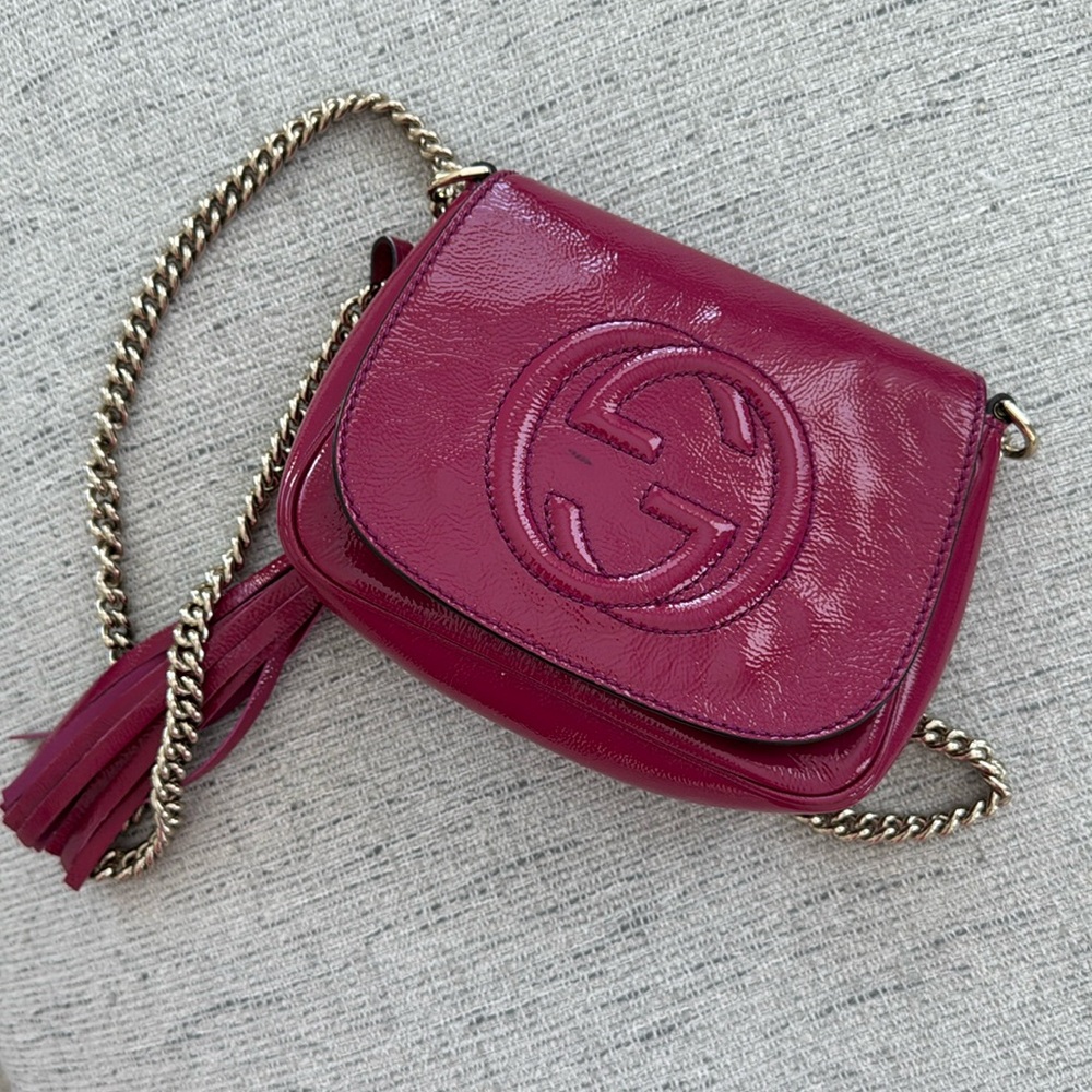 Gucci Soho Disco Pink Patent Leather Flap Shoulder Chain Crossbody Tassel Bag